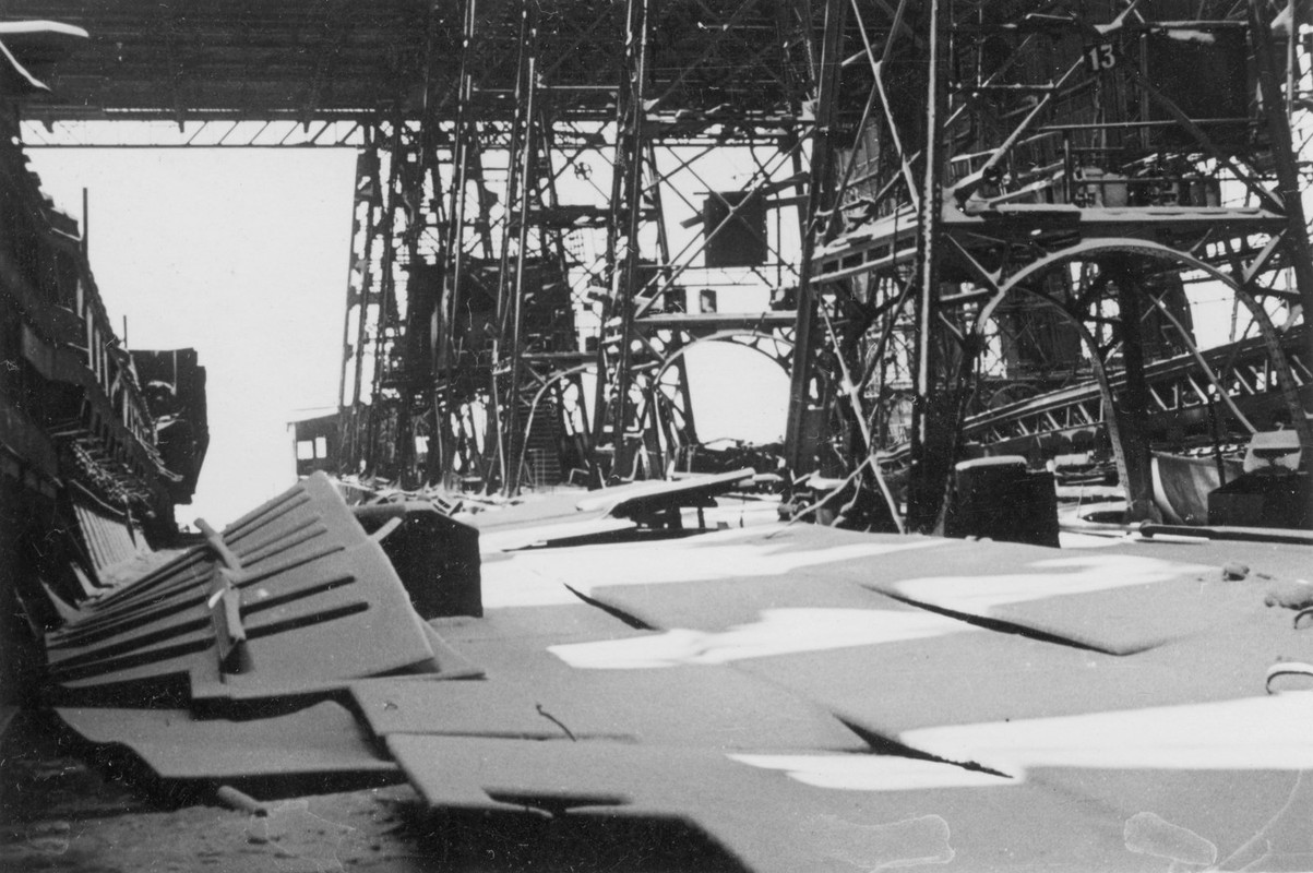 Крытый эллинг ССЗ им.А.Марти в Николаеве конец 1941-начало 1942 г (апрель)