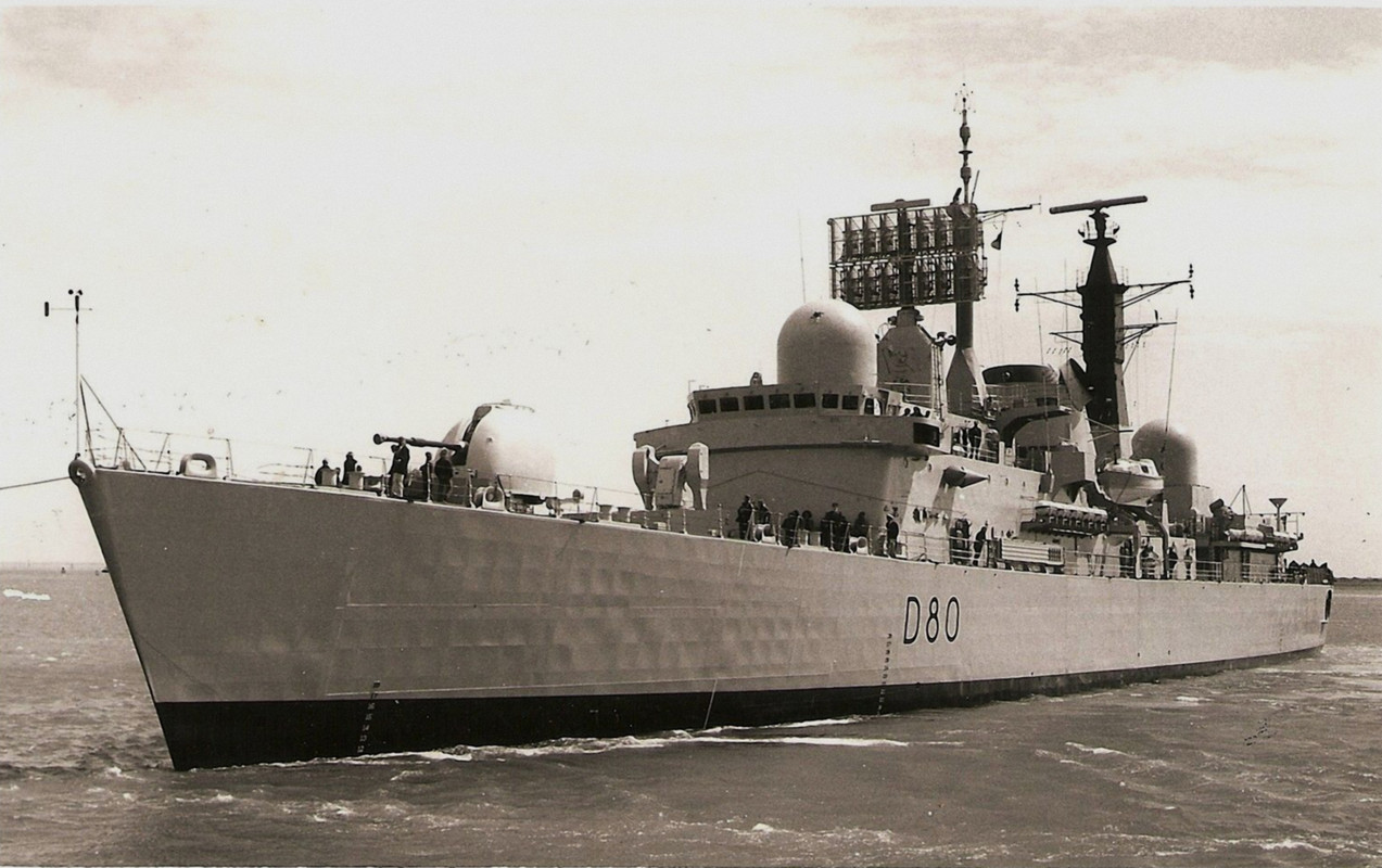 HMS Sheffield (D80)-9