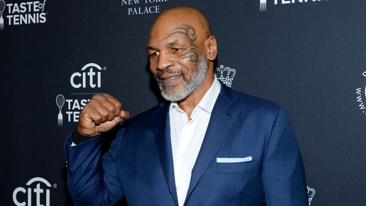 Mike Tyson da brutal golpiza a hombre que lo molestaba en un avión