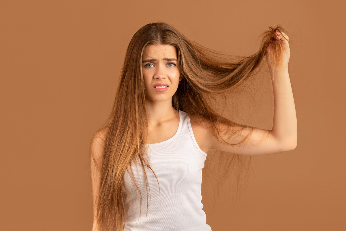 Capelli secchi, le cause e i rimedi più efficaci 