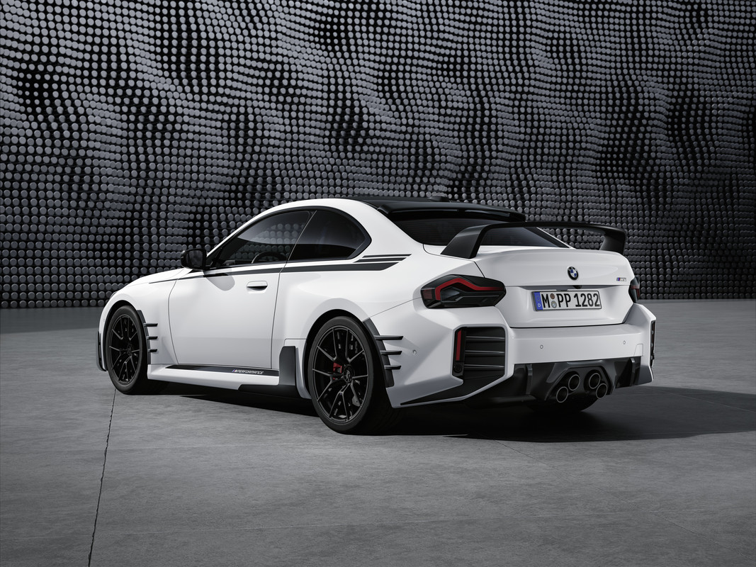 P90484608_highRes_the-bmw-m-performanc