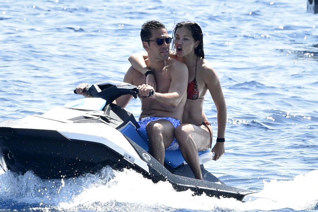 Adriana-Lima-Sexy-The-Fappening-Blog-com-30-1024x