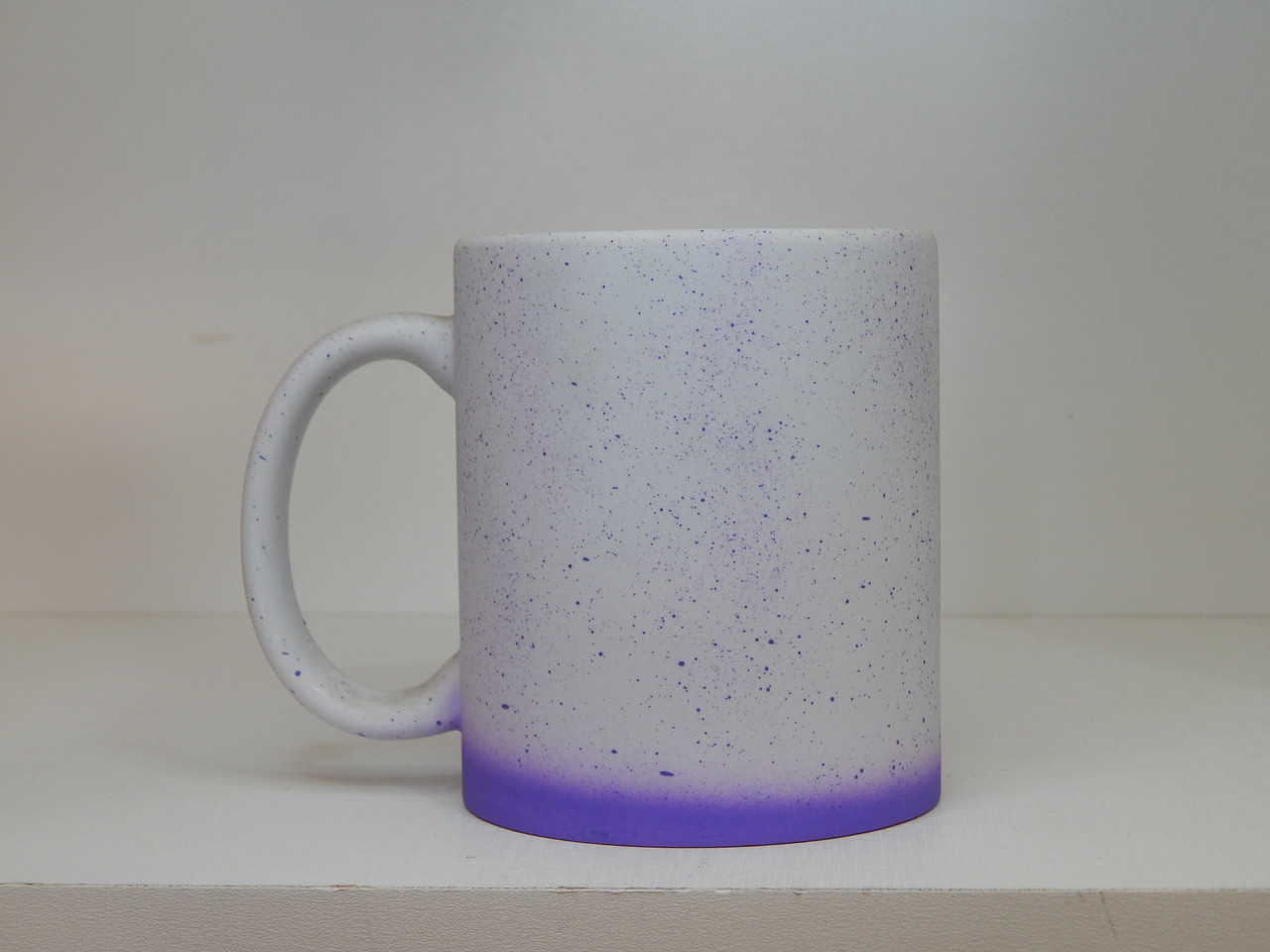 Caneca fosca azul e branca