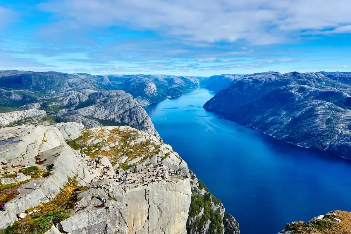blue-fjord-984130-1280.webp