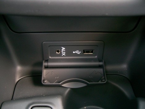 3RS2] Prise USB - Clio RS Concept ®