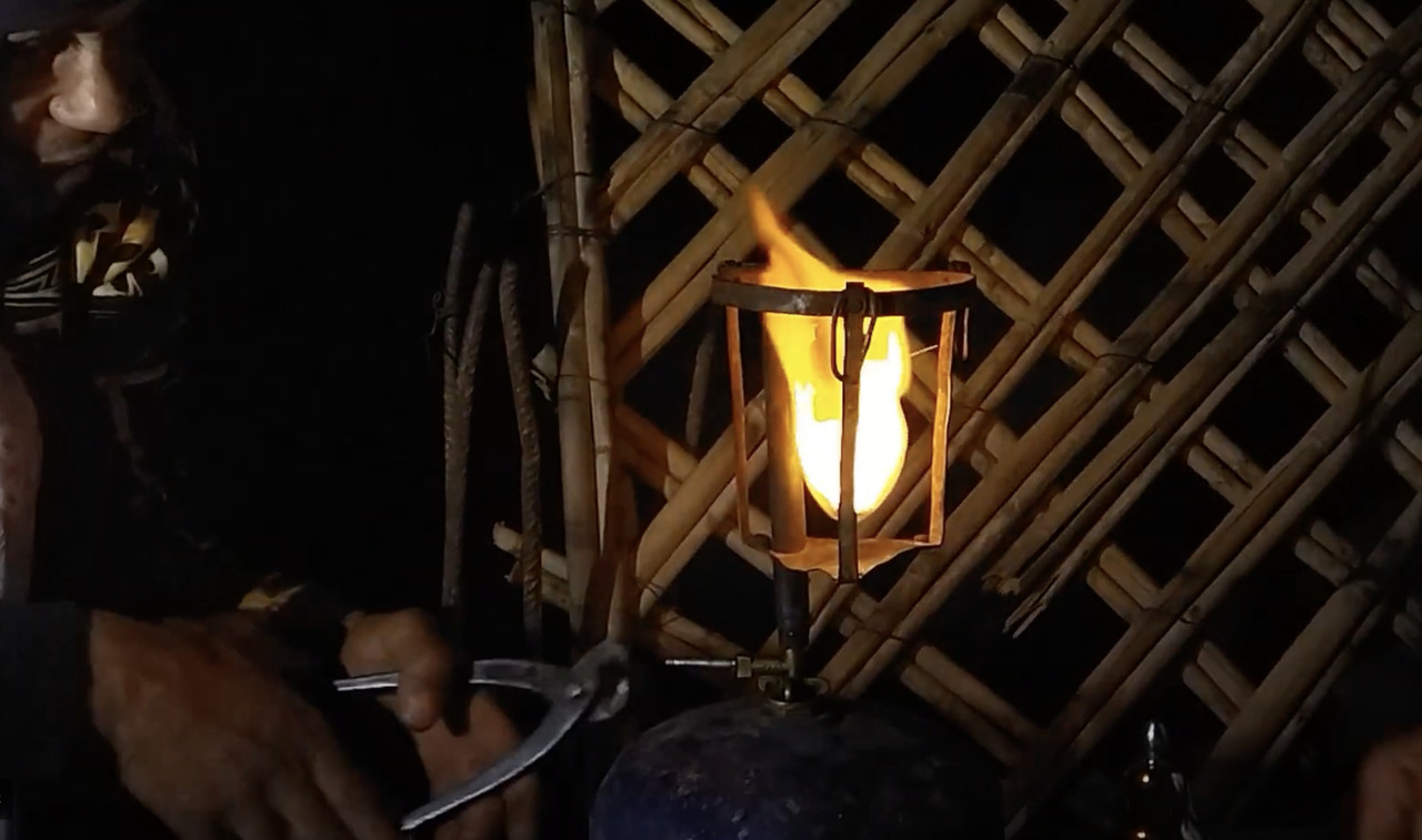 una lámpara bereber alimentada con gas