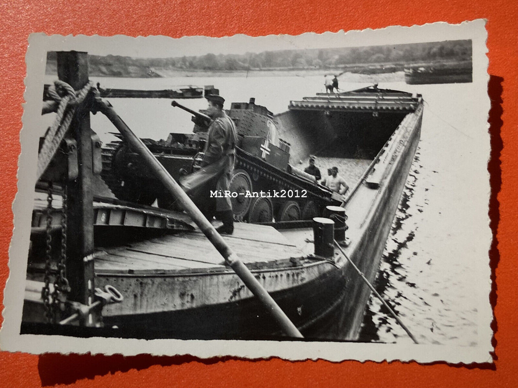 Foto, Wk2, tschechischer Panzerkampfwagen 38 (t) auf Fähre
