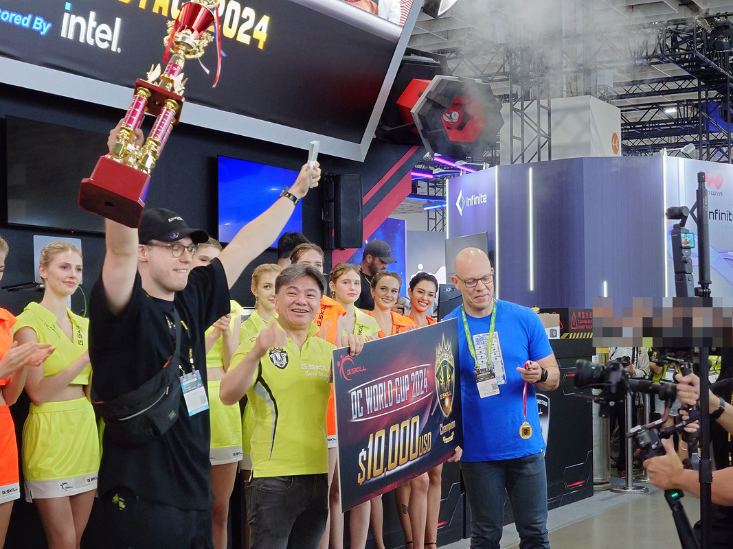 CENS รับรางวัลจาก CEO G.Skill และ Intel Evangelist