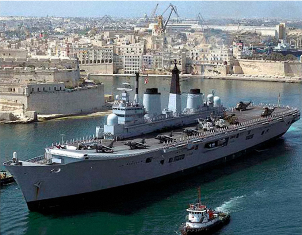 HMS Ark Royal (R.07) на Мальте