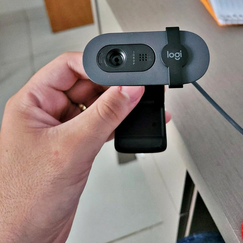 Logitech Brio 100 Webcam Full HD 1080p Luz Direita Preta