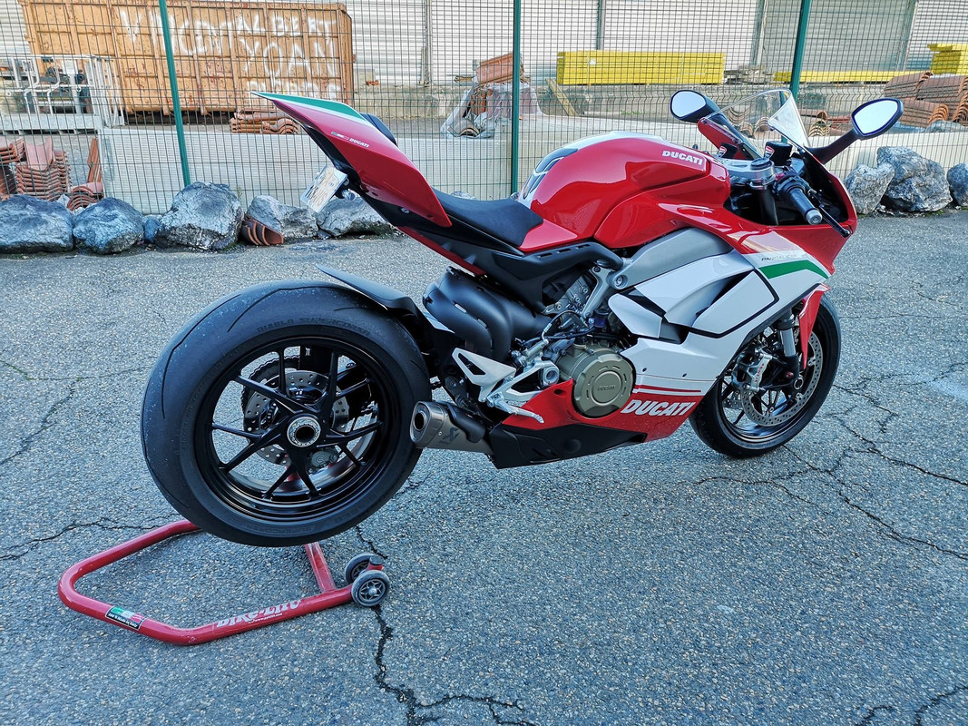 F00DF0F1-7E57-48DB-8C7F-DD33719BF097