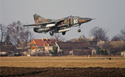 559 APIB Mig-23UB 90 Blue_6902004 (10)