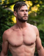 Chris-Hemsworth-superficial-guys-37