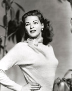 Yvonne-De-Carlo-c74