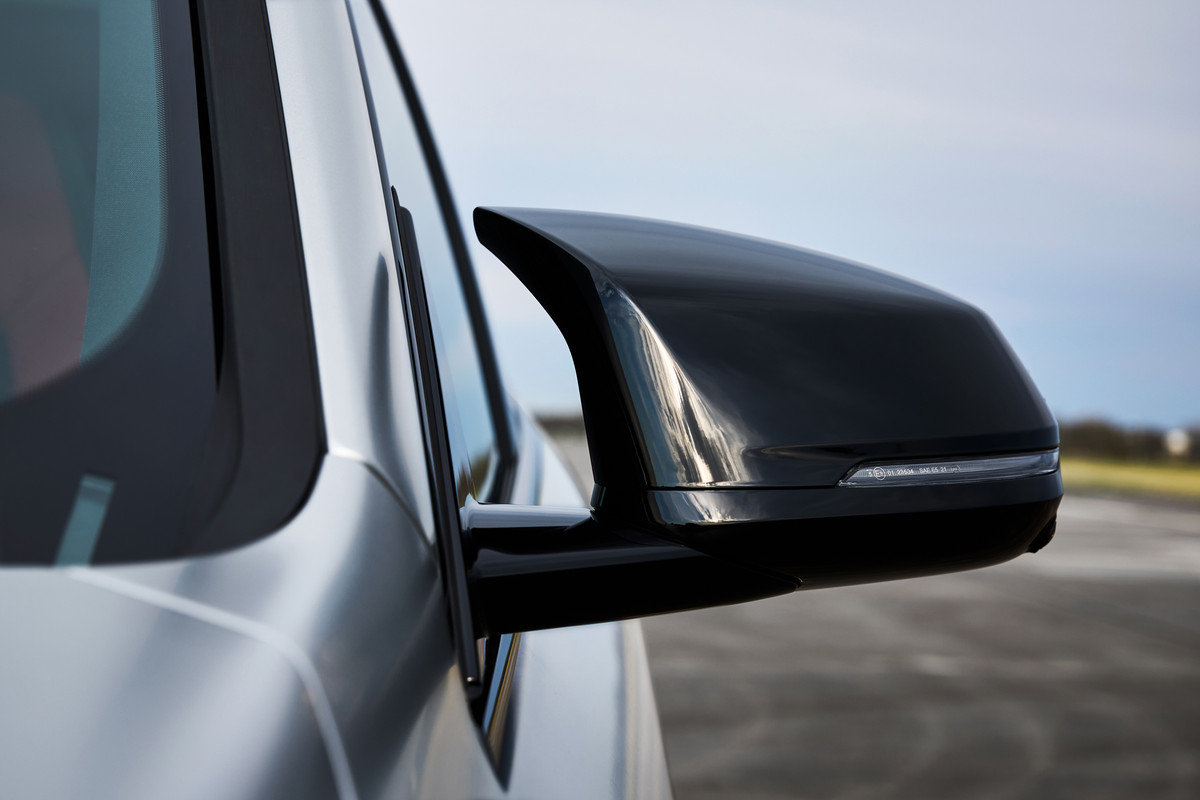 P90509803_highRes_bmw-x1-m35i-m-frozen