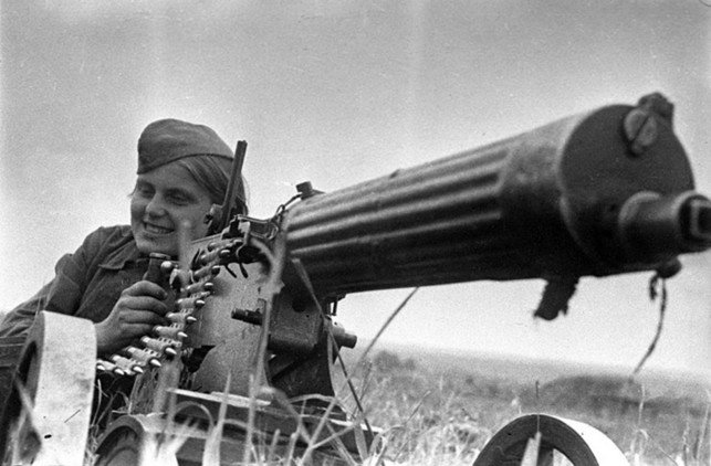 La mujer combatiente Zina Kozlova. Foto tomada el 30 de junio de 1942. Lugar no identificado