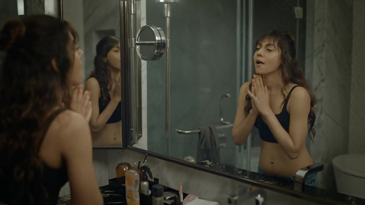 vlcsnap 2025 11 03 23h27m58s354