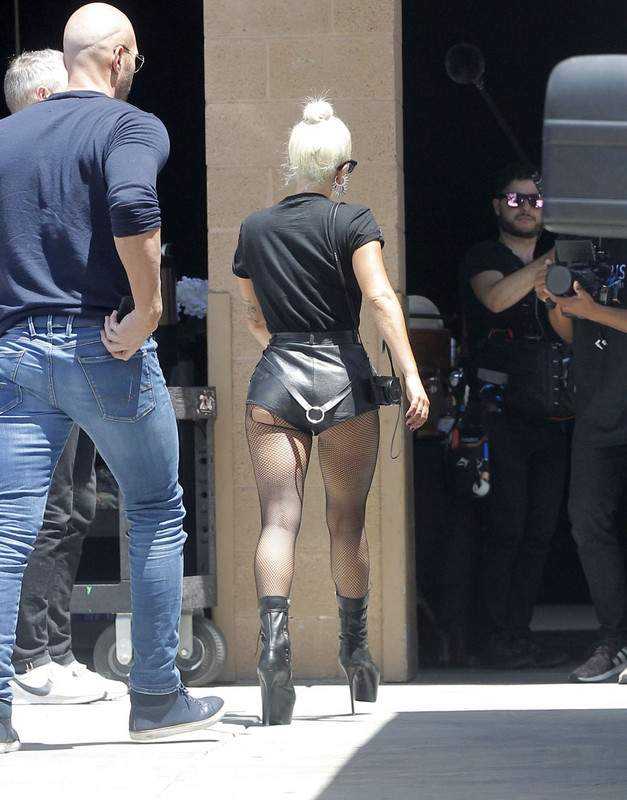 lady-gaga-arrives-at-a-studio-in-hollywood-05-24-2019-1