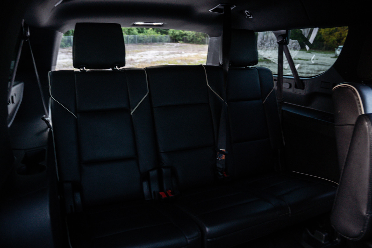 Cadillac Escalade View 25