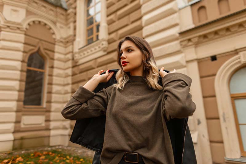 Коричневый свитер их кашемира