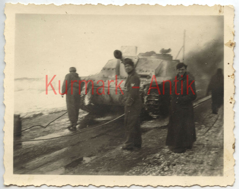 Foto Wehrmacht Panzer Sturmgeschütz Stug Feuer brennt Russland Winter