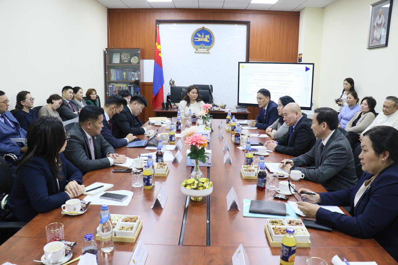 Шүүхийн ерөнхий зөвлөлийн дарга, гишүүд Дүүргийн Эрүү, Иргэний хэргийн хялбар ажиллагааны анхан шатны тойргийн шүүхийн үйл ажиллагаатай танилцав