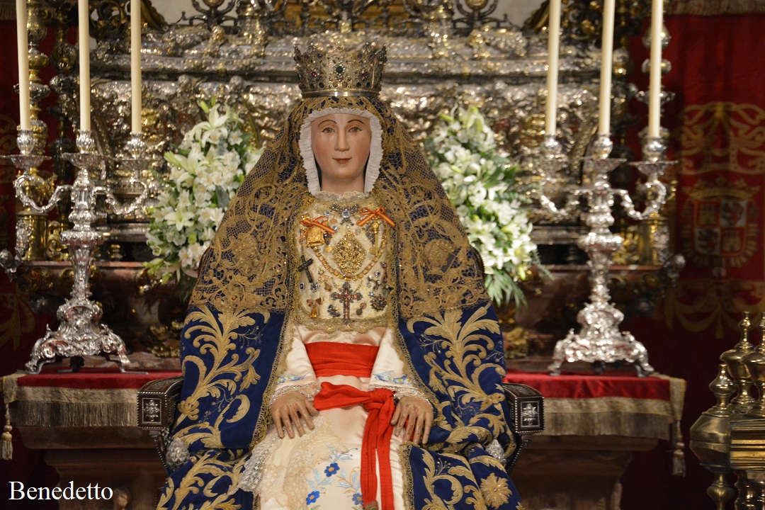 Asociación de Fieles "Virgen de los Reyes" 3-Besamano