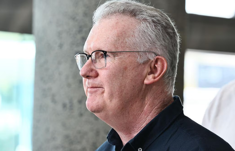 Melvin McBride (Tony Burke)