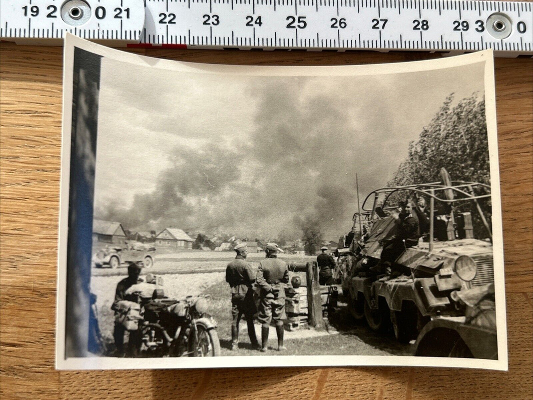Foto Wk2 Front Sdkfz Kettenfahrzeug Soldaten Wehrmacht Panzerwagen Motorrad (1)