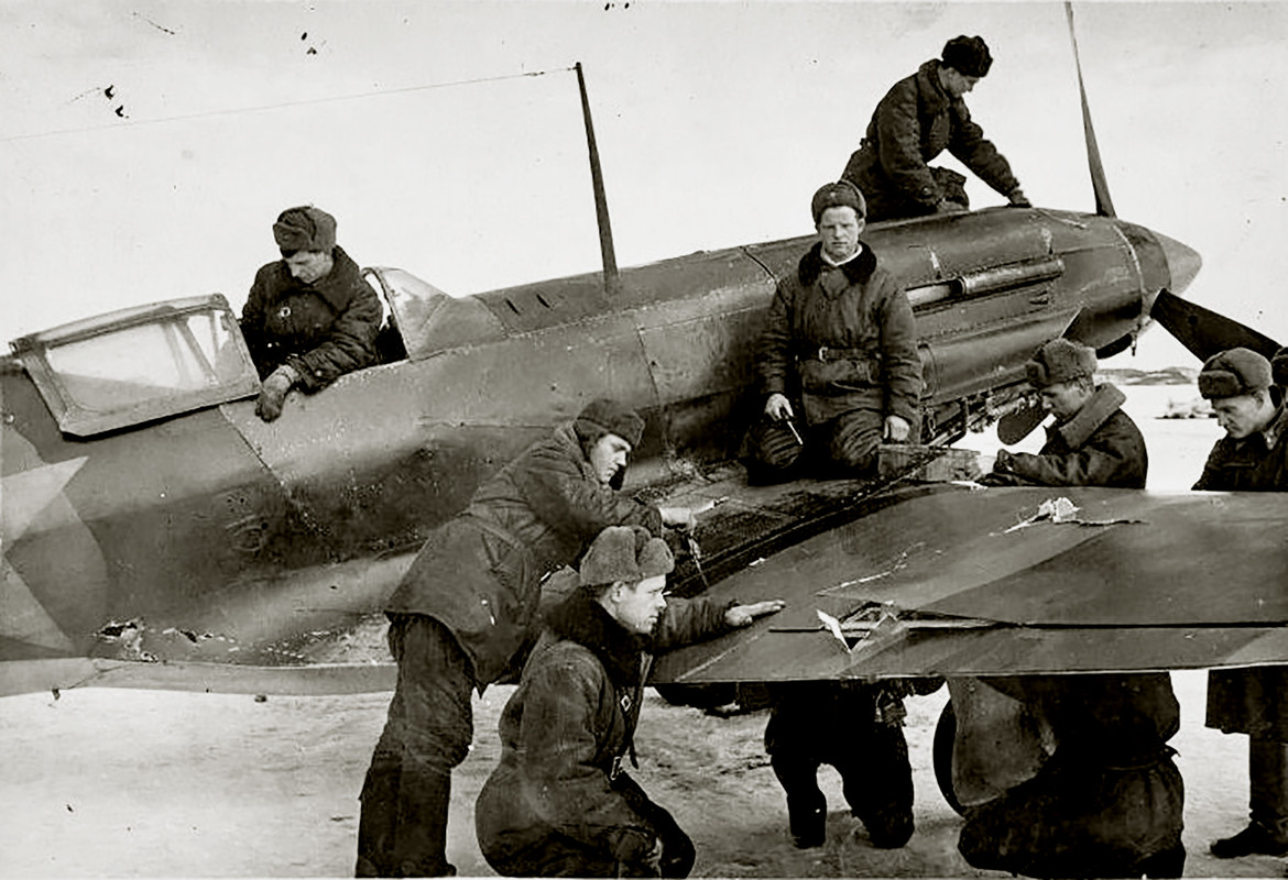 Mikoyan-Gurevich-MiG-3-12GvIAP-flown-by-Lt-Sorokin-with-combat-damage-at-Vnukovo-1942-01