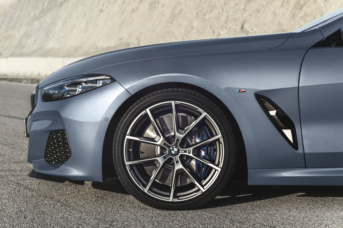 P90306601_highRes_the-all-new-bmw-8-se