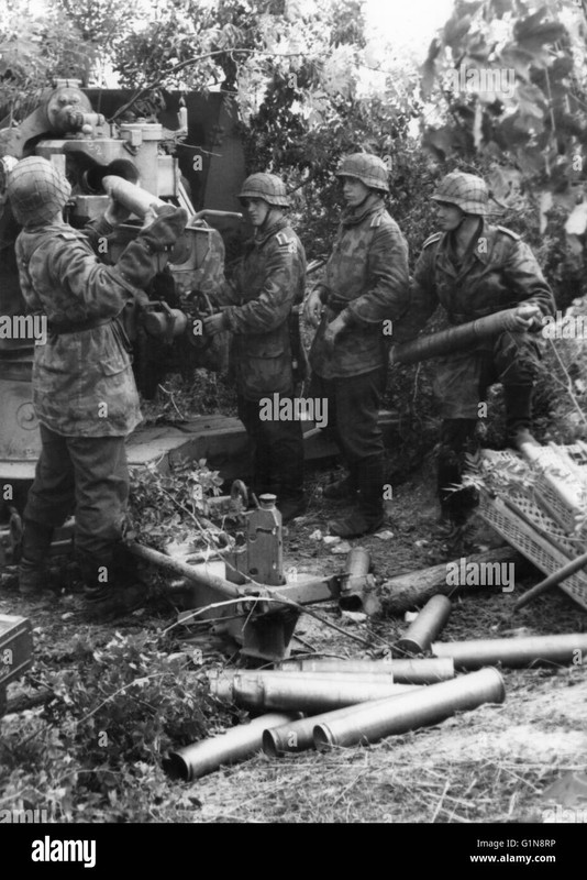 deutsche-soldaten-laden-artillerie-88mm-anti-tank-waffe-der-normandie-frankreich-1944-g1n8r (2)
