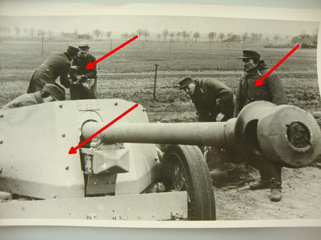 AUSBILDUNG DES VOLKSSTURMS AN DER 7,5CM PAK 40, alte Männer an Pak