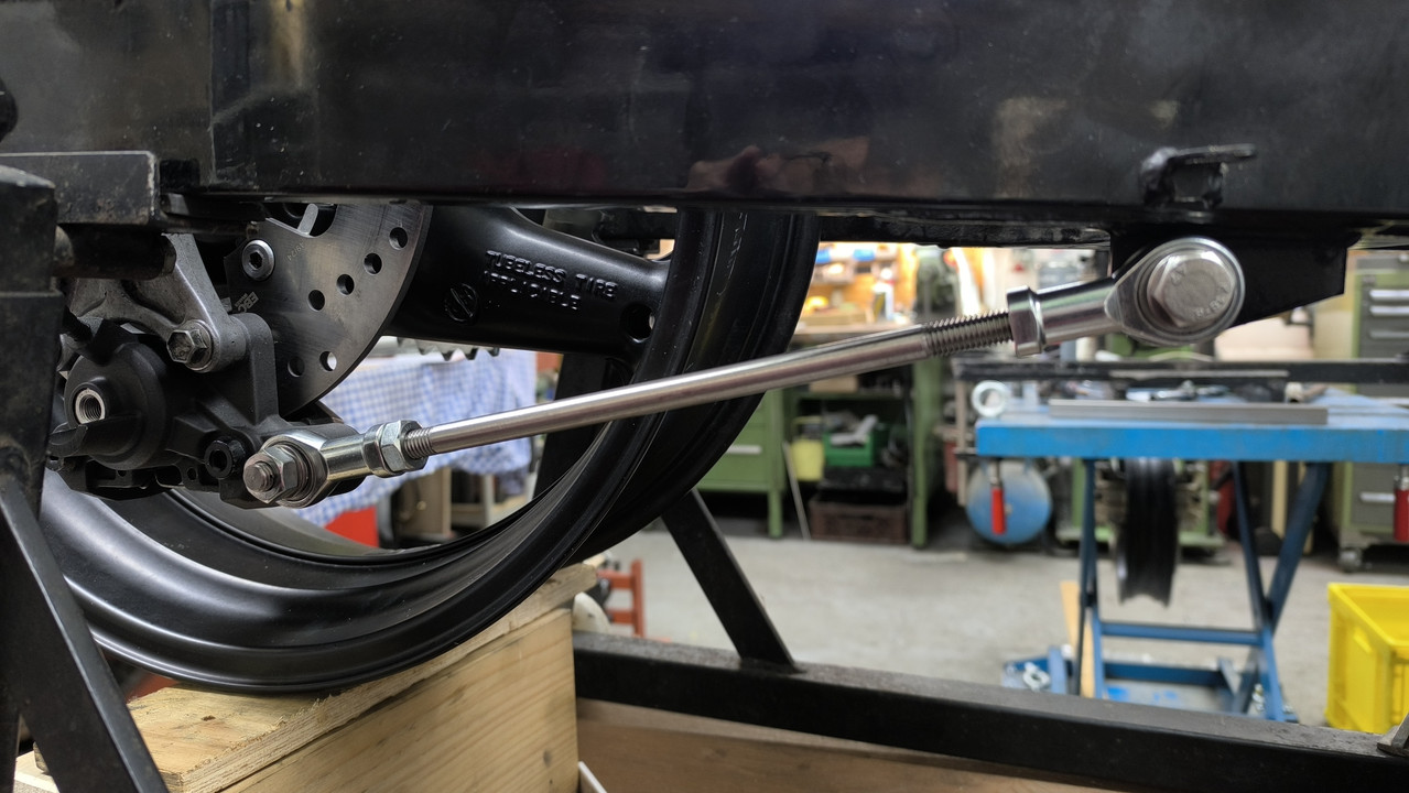 2 Versuch Bremsattel mit Halter von Suzuki GSF 600 Bandit WVA8(1)