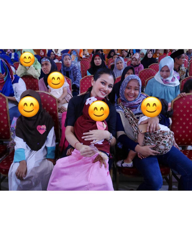 Jesica Fitriana juga turut tergabung sebagai aktivis yang aktif dan fokus pada ADHA, nak-anak yang terinfeksi penyakit HIV atau AIDS yang diturunkan oleh orangtuanya.