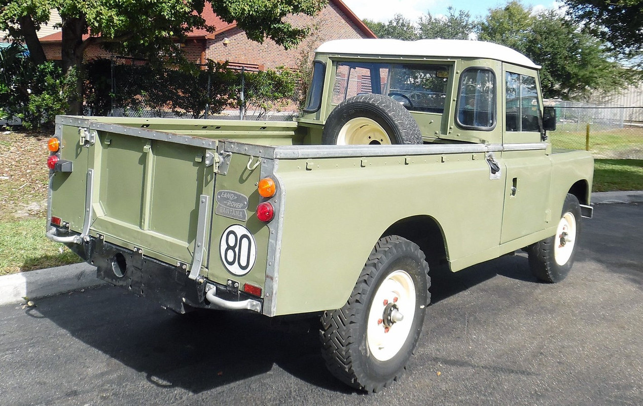 Land-Rover-109 Pickup
