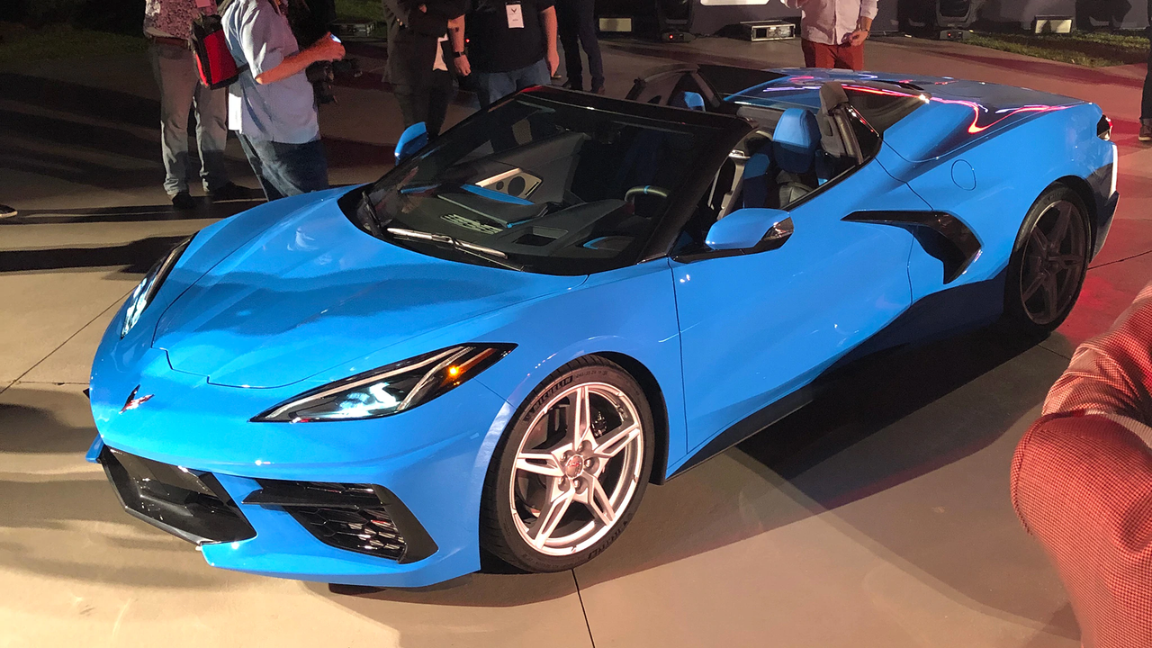 2020-Chevrolet-Corvette-C8-Convertible-reveal-front-view-from-above