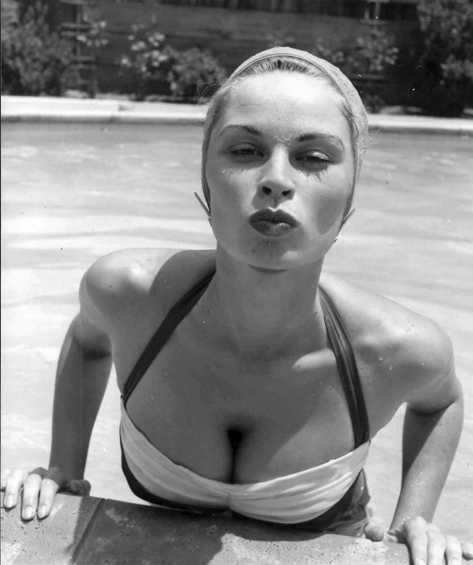 irish-mccalla-swimsuit-model-pinup-kiss-cleavage-breasts