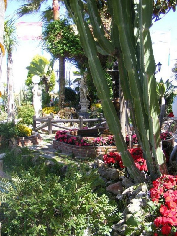bar-garden-Spain.jpg
