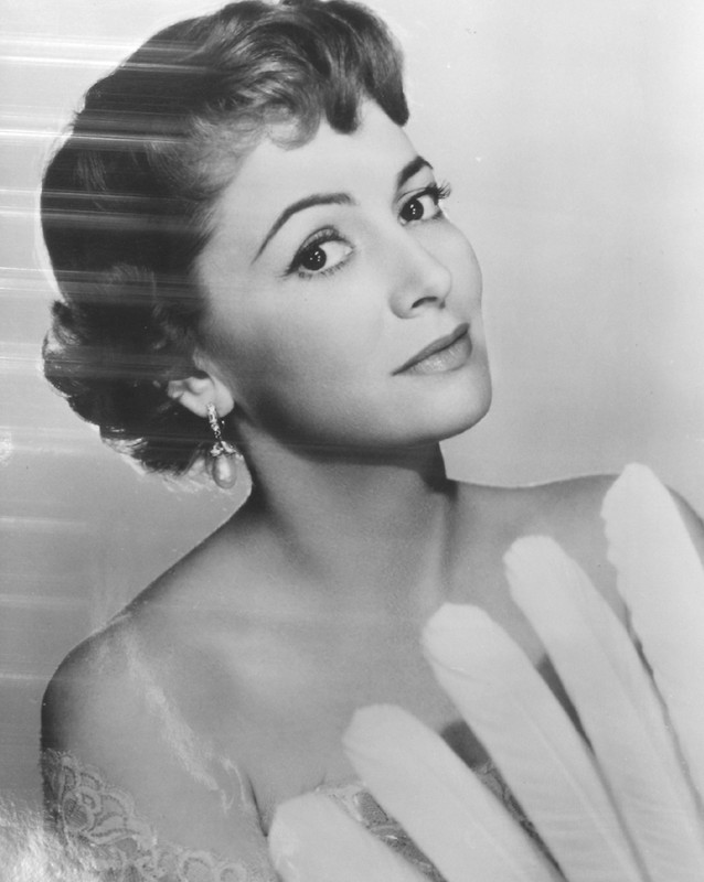olivia_de_havilland_b22