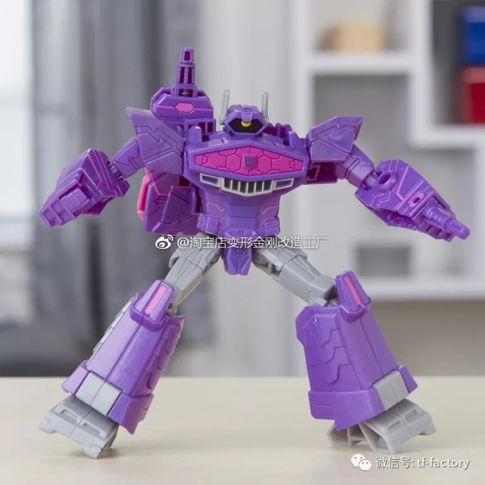Transformers-Cyberverse-Warrior-Class-Shockwave-005