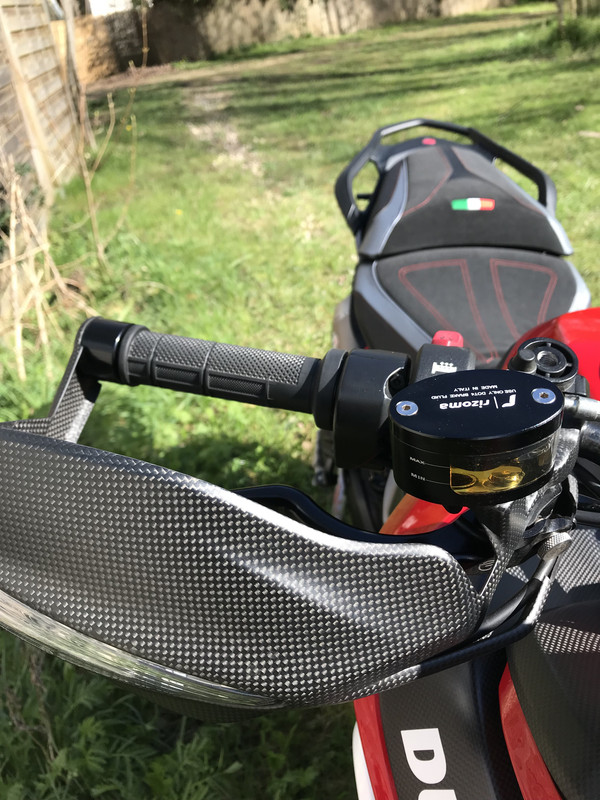 C8B75AC7-4EEA-4CC5-AA2A-26C902F761D5