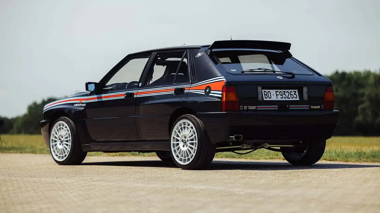 lancia-delta-hf-integrale-evo-martini-5-1992-nera-per-vasco-rossi-2.webp