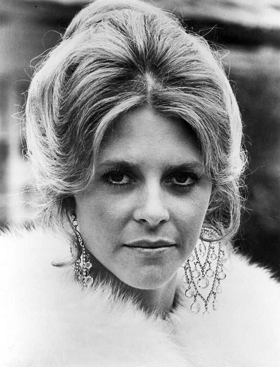 lindsay_wagner_b24