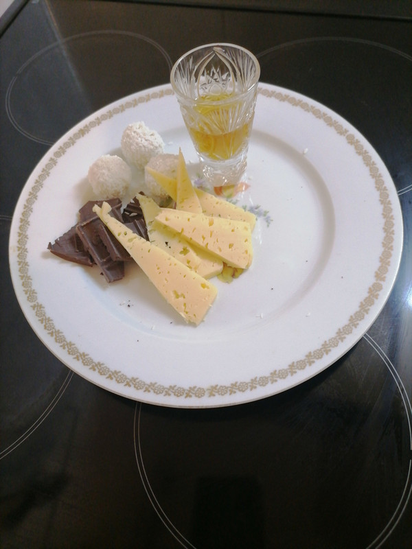 Коньяк сыр шоколад