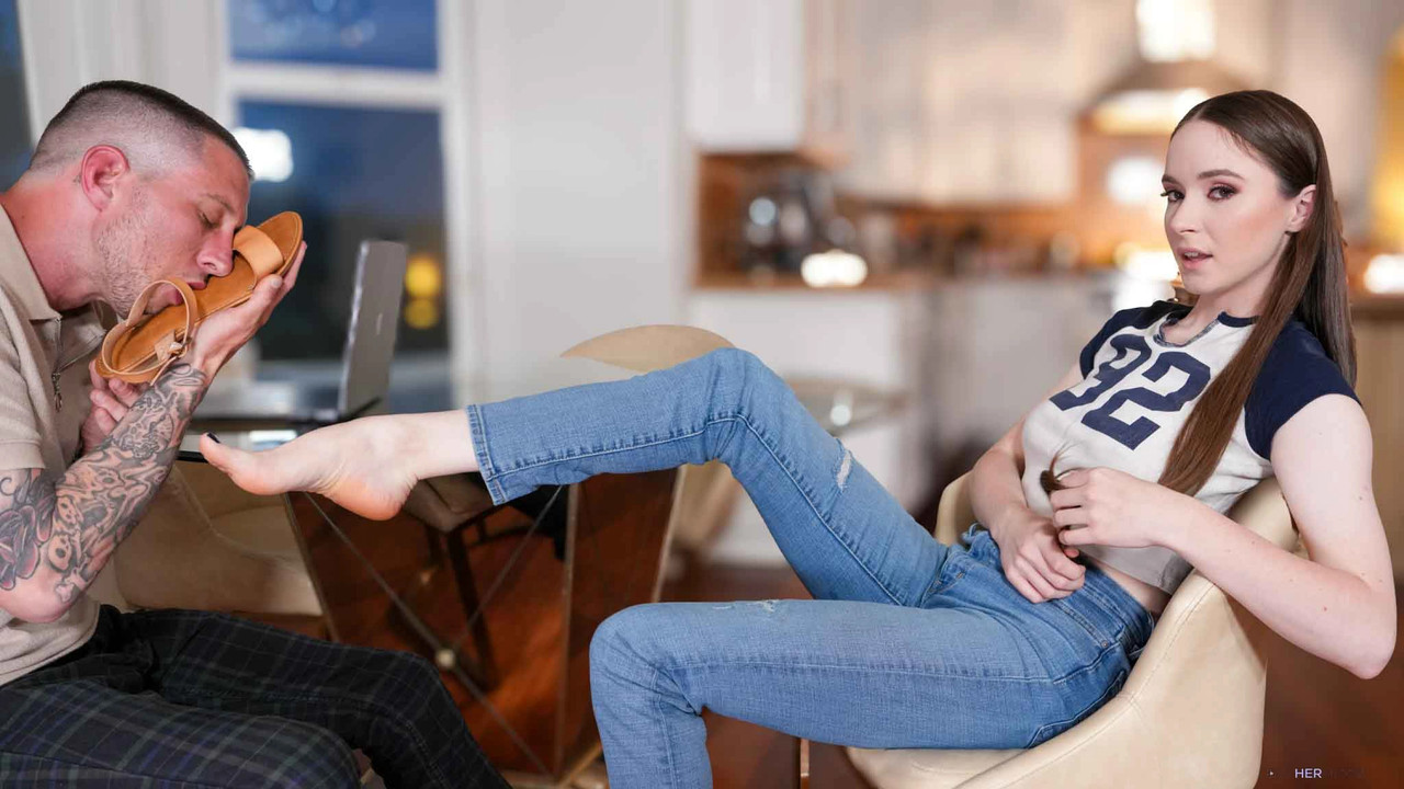 LoveHerFeet 25 06 07 Hazel Moore Rewarding Him