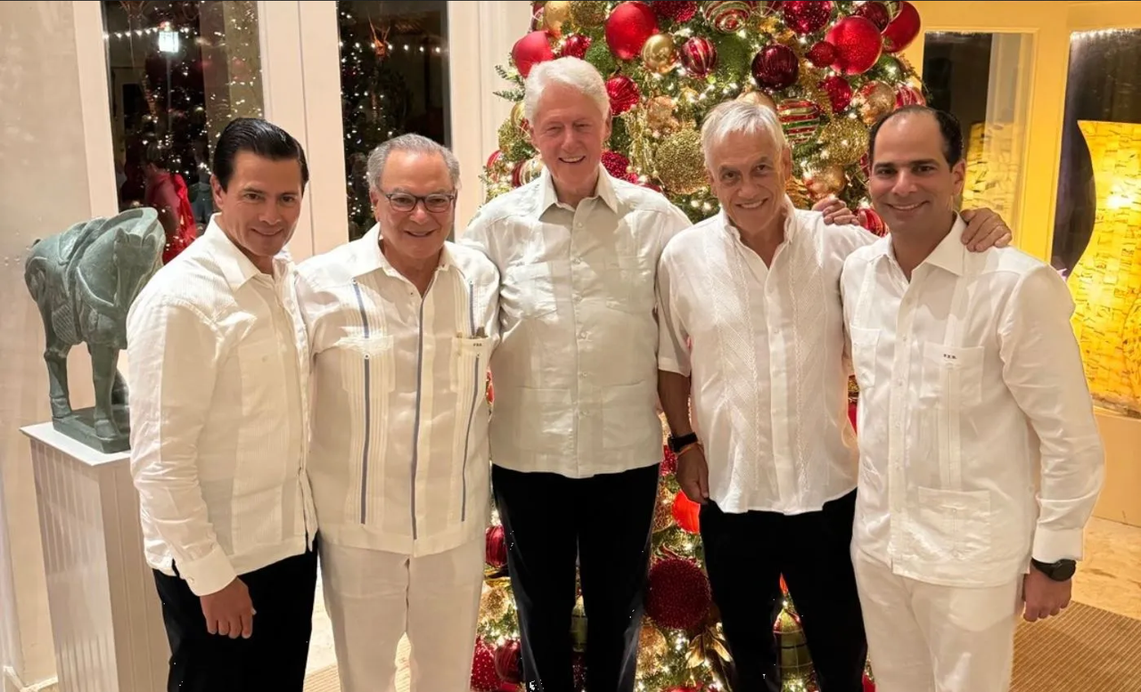 Reaparece Enrique Peña Nieto en reunión con Clinton y Piñera