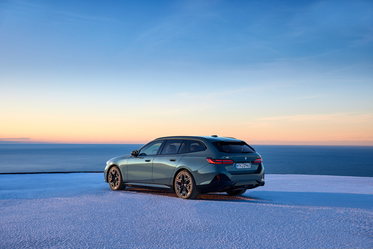 P90537270_highRes_the-new-bmw-i5-edriv