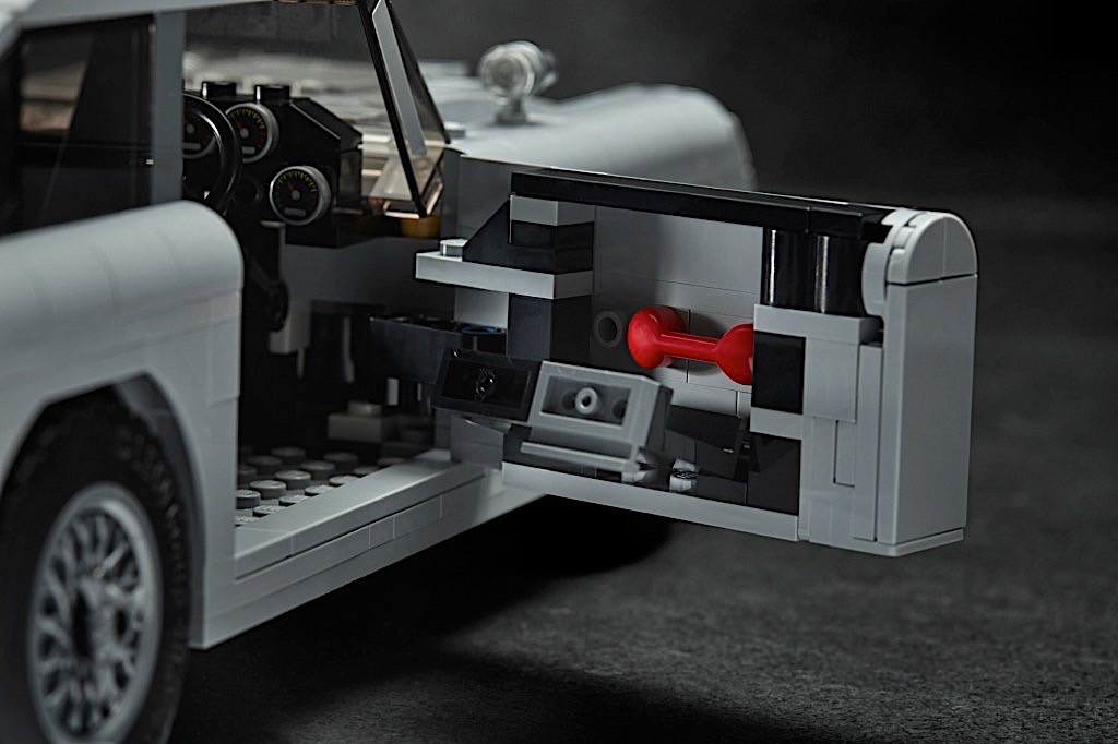 Aston Martin DB5 by Lego (32)