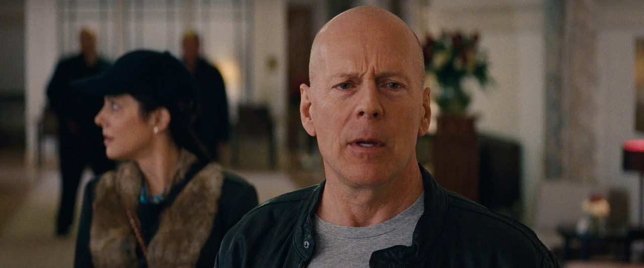 RED 2 2013 BluRay [Hindi + Tamil + English] 480p 720p 1080p ESub Screenshot